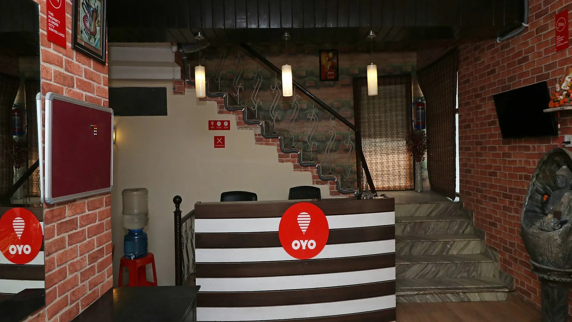 ホテル Oyo 12477 Dlf Phase 2 グルガウン